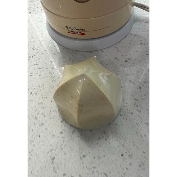 Vintage BETTY CROCKER ELECTRIC CITRUS JUICER Model BC-1473 24 OZS. AUTO REVERSE - Picture 3 of 6